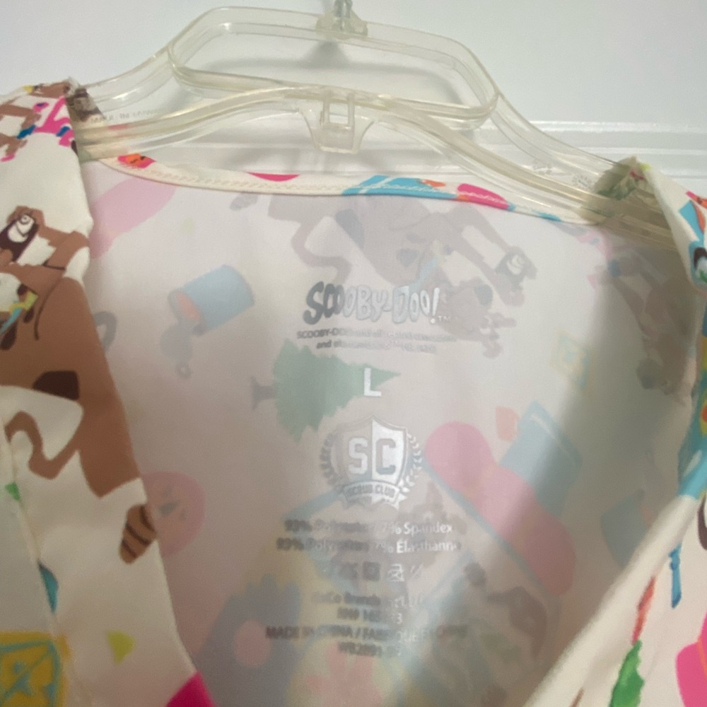 Colorful Printed Scrub Top - Picture 3 of 4
